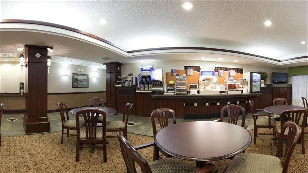 Comfort Inn & Suites Hutchinson Exterior foto