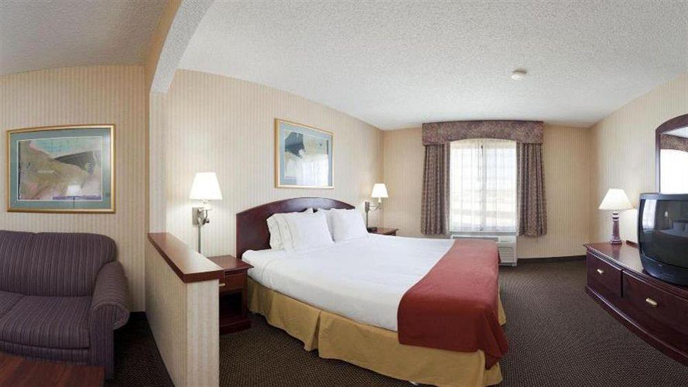 Comfort Inn & Suites Hutchinson Exterior foto