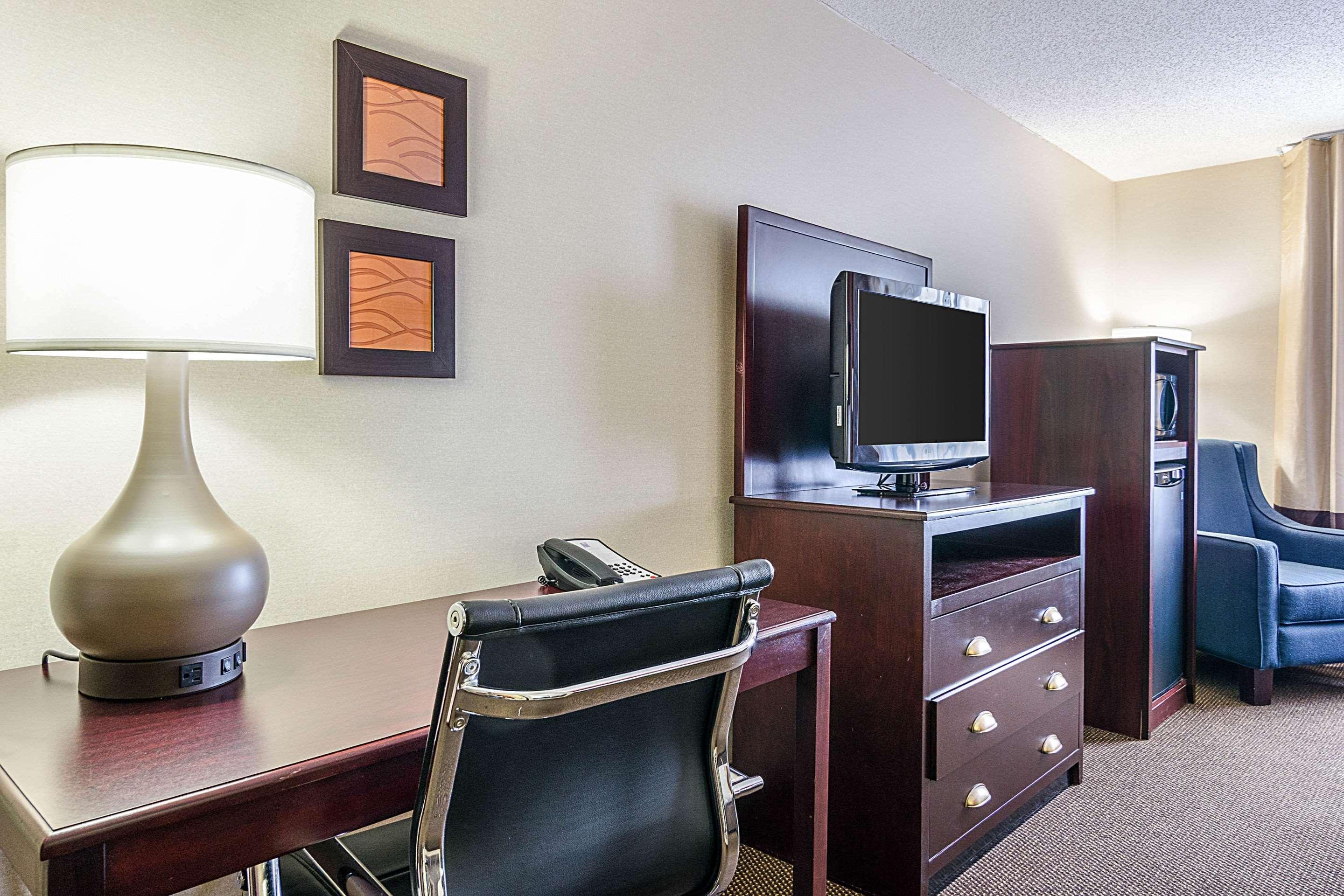Comfort Inn & Suites Hutchinson Exterior foto