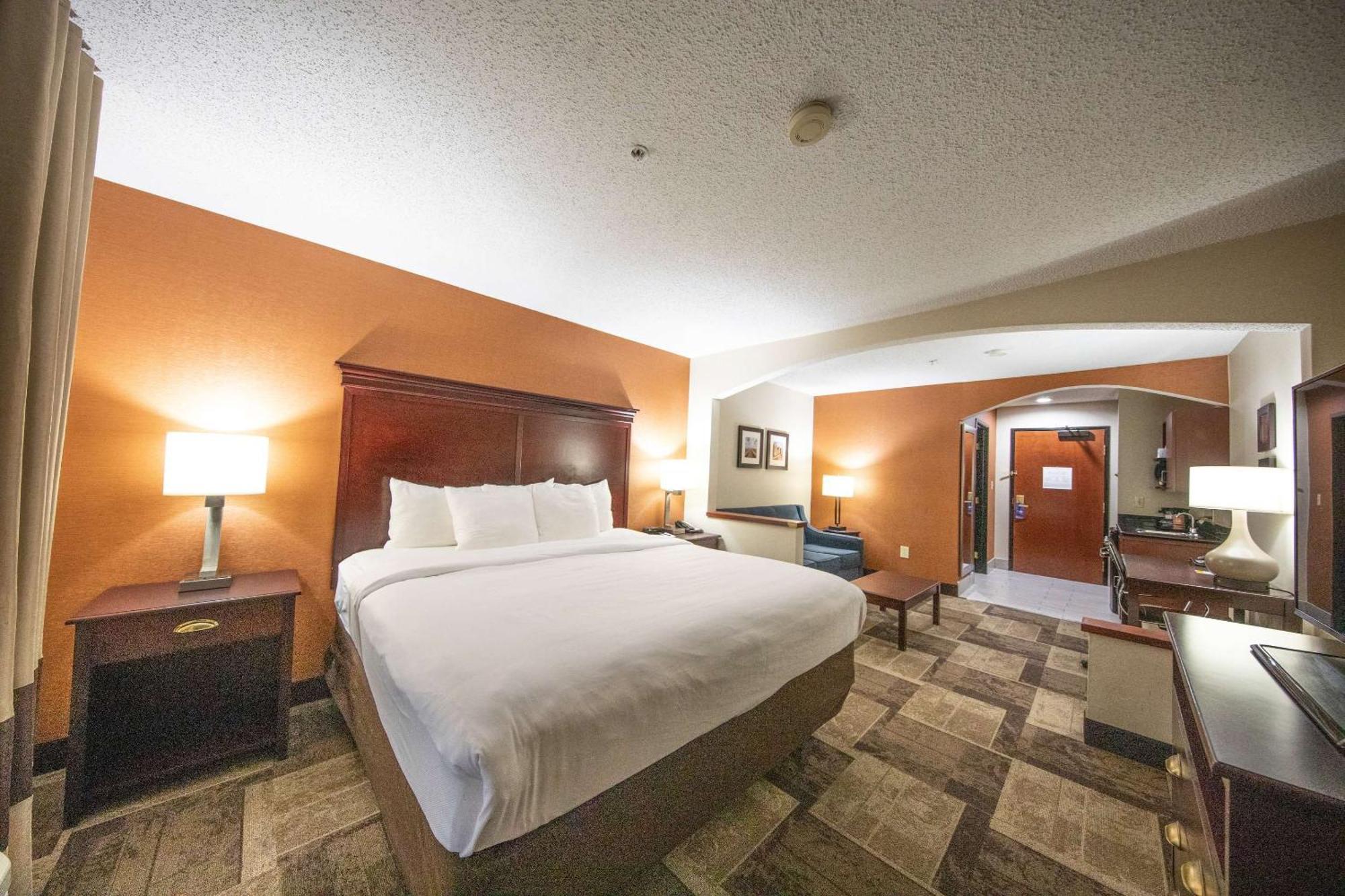 Comfort Inn & Suites Hutchinson Exterior foto