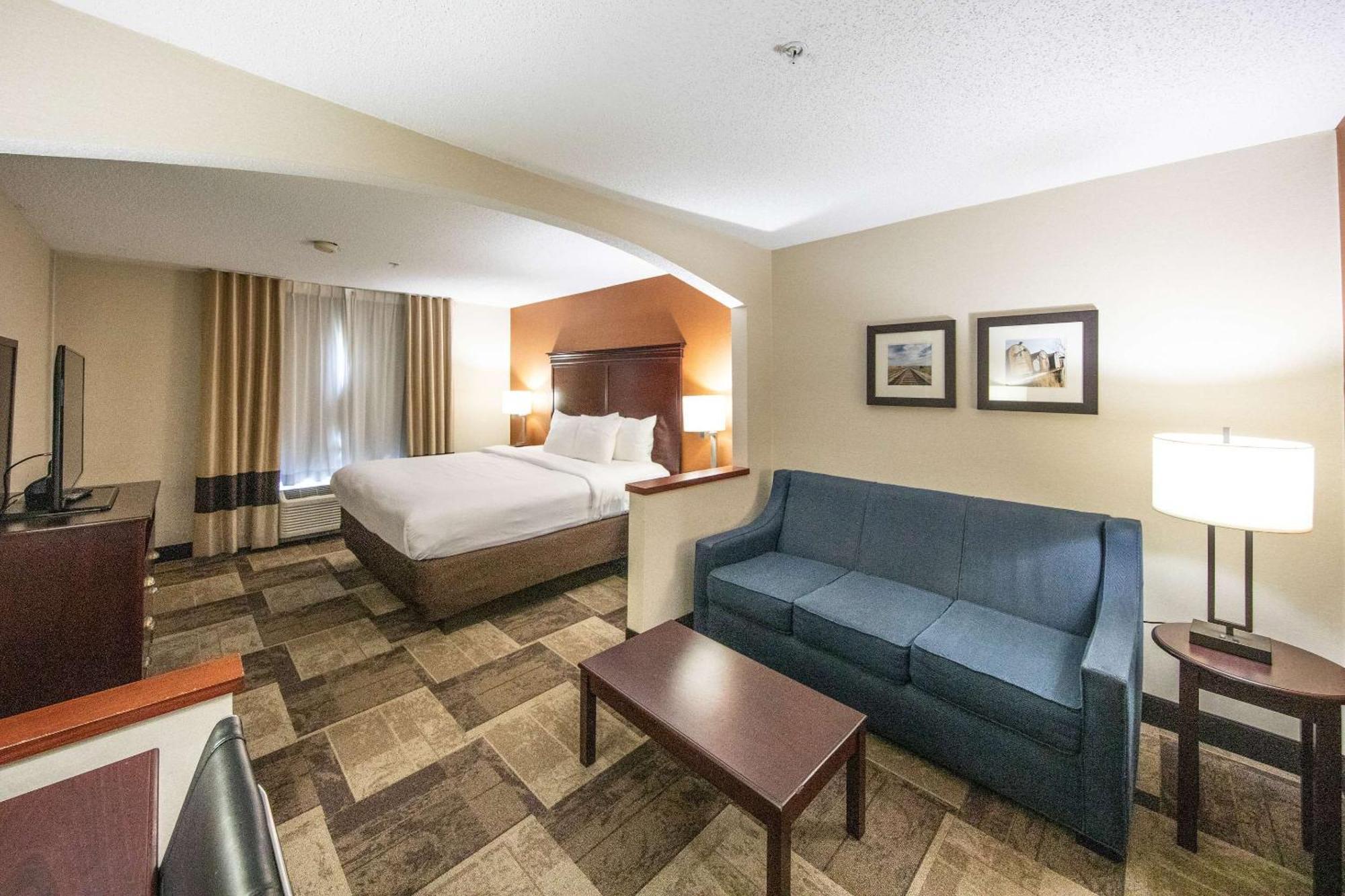 Comfort Inn & Suites Hutchinson Exterior foto