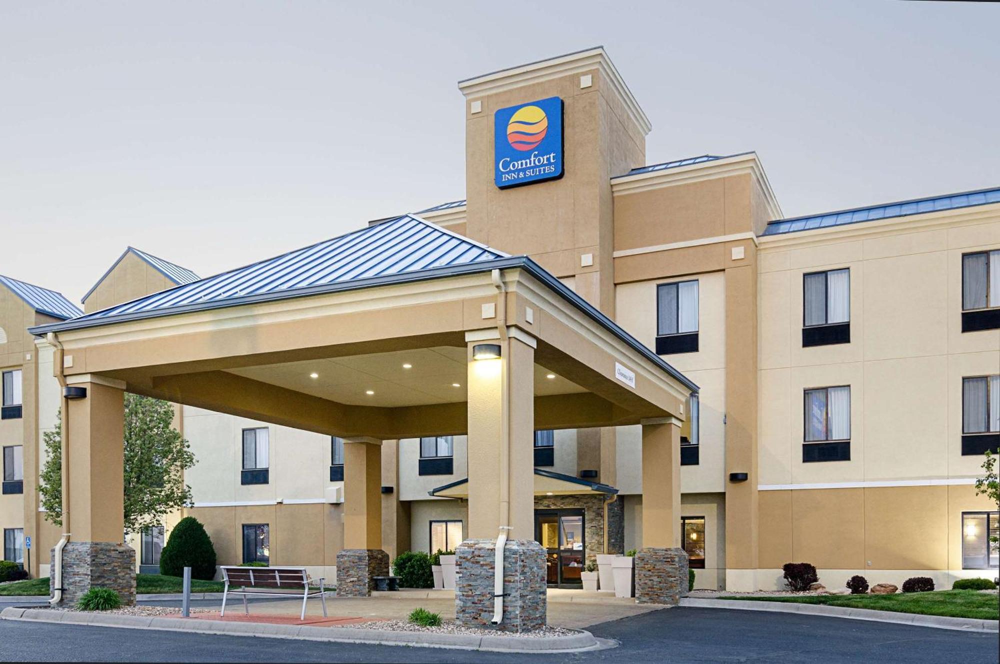 Comfort Inn & Suites Hutchinson Exterior foto