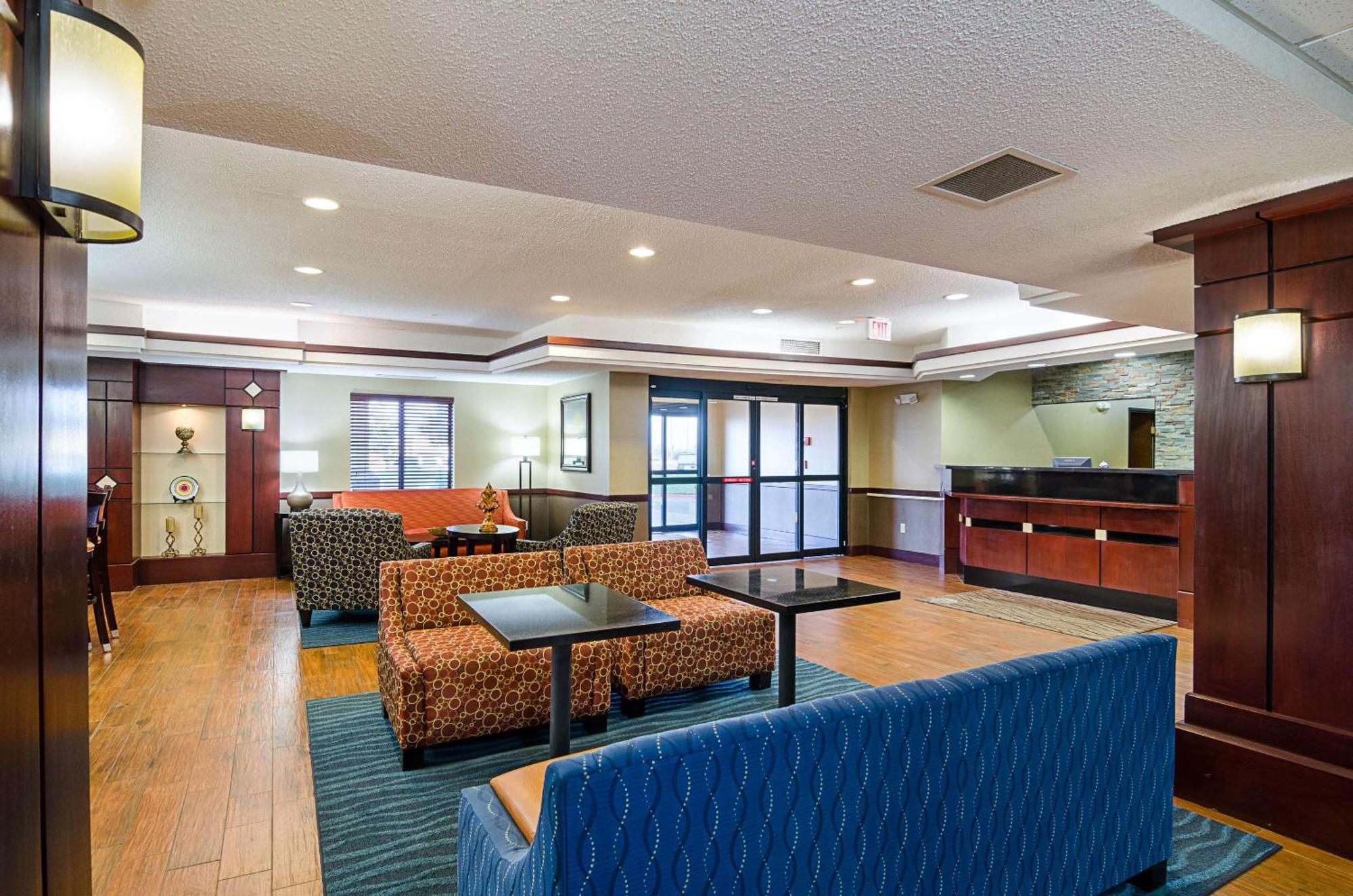 Comfort Inn & Suites Hutchinson Exterior foto