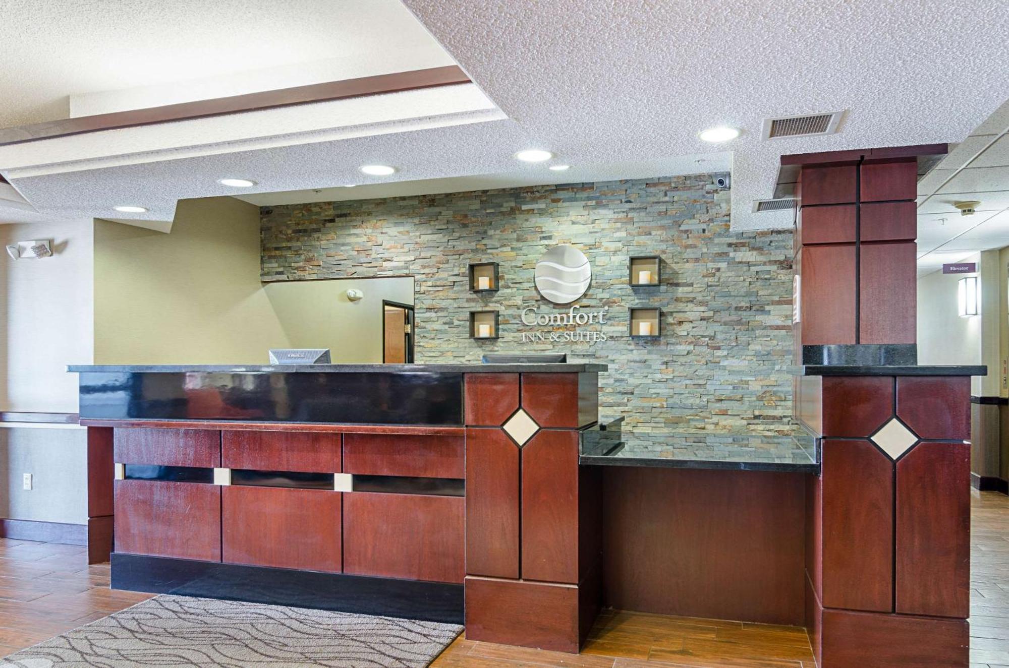 Comfort Inn & Suites Hutchinson Exterior foto